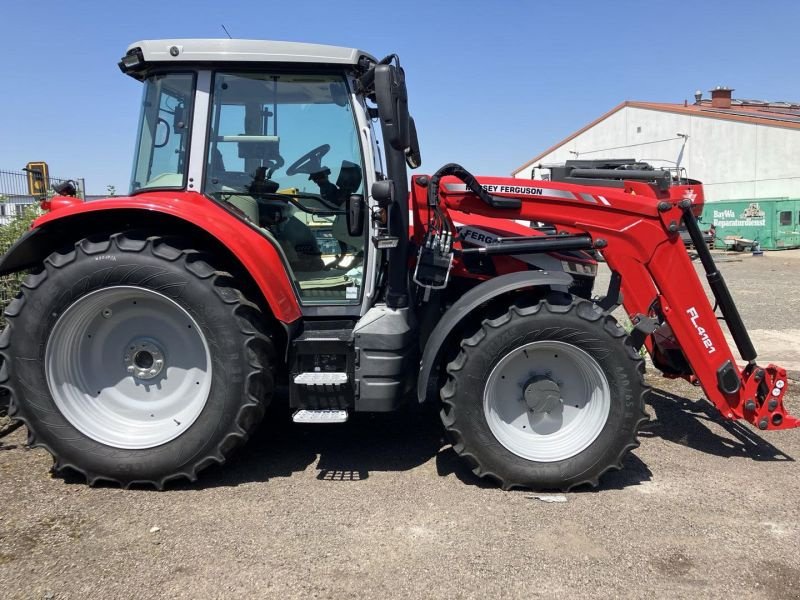 Traktor типа Massey Ferguson MF 5S.135 DYNA-6 EXCLUSIVE MAS, Gebrauchtmaschine в Wurzen (Фотография 3)