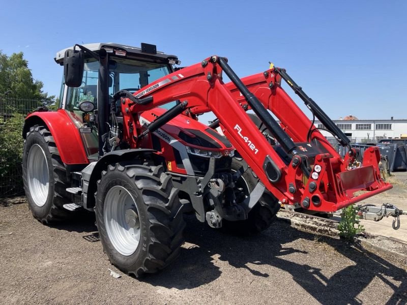 Traktor of the type Massey Ferguson MF 5S.135 DYNA-6 EXCLUSIVE MAS, Gebrauchtmaschine in Wurzen (Picture 1)