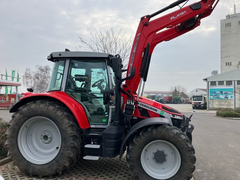 Traktor del tipo Massey Ferguson MF 5S.135 DYNA-6 EXCLUSIVE MAS, Gebrauchtmaschine en Wurzen (Imagen 1)