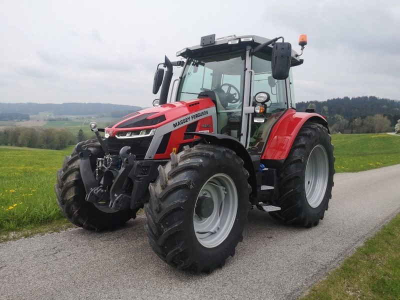 Traktor of the type Massey Ferguson MF 5S.135 Dyna-6 Exclusive, Neumaschine in NATTERNBACH (Picture 1)