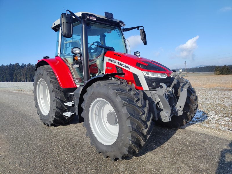 Traktor του τύπου Massey Ferguson MF 5S.135 Dyna-6 Exclusive, Neumaschine σε NATTERNBACH (Φωτογραφία 1)