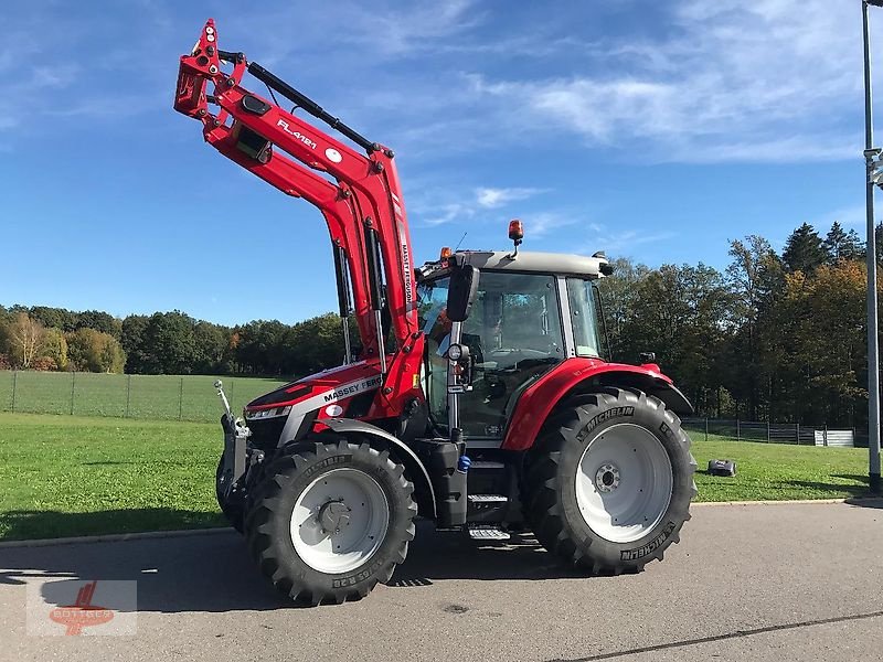 Traktor van het type Massey Ferguson MF 5S.145 Dyna-6 "Efficient", Vorführmaschine in Oederan (Foto 1)