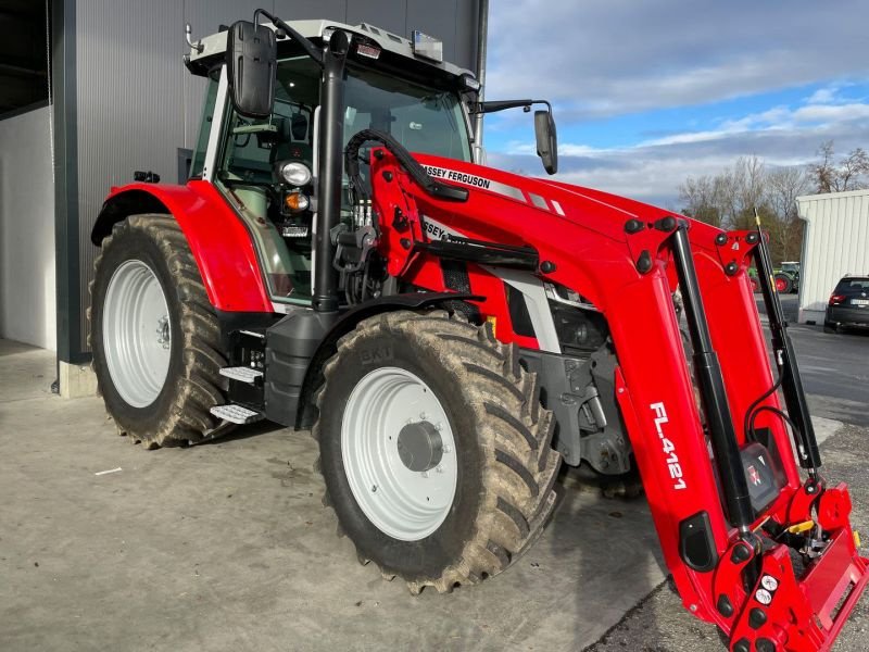 Traktor van het type Massey Ferguson MF 5S.145 DYNA-6 EXCLUSIVE MAS, Vorführmaschine in Eichendorf (Foto 2)