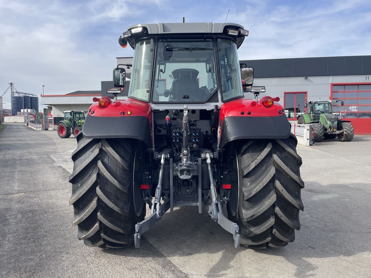 Traktor des Typs Massey Ferguson MF 5S.145 Dyna-6 Exclusive, Vorführmaschine in Starrein (Bild 3)