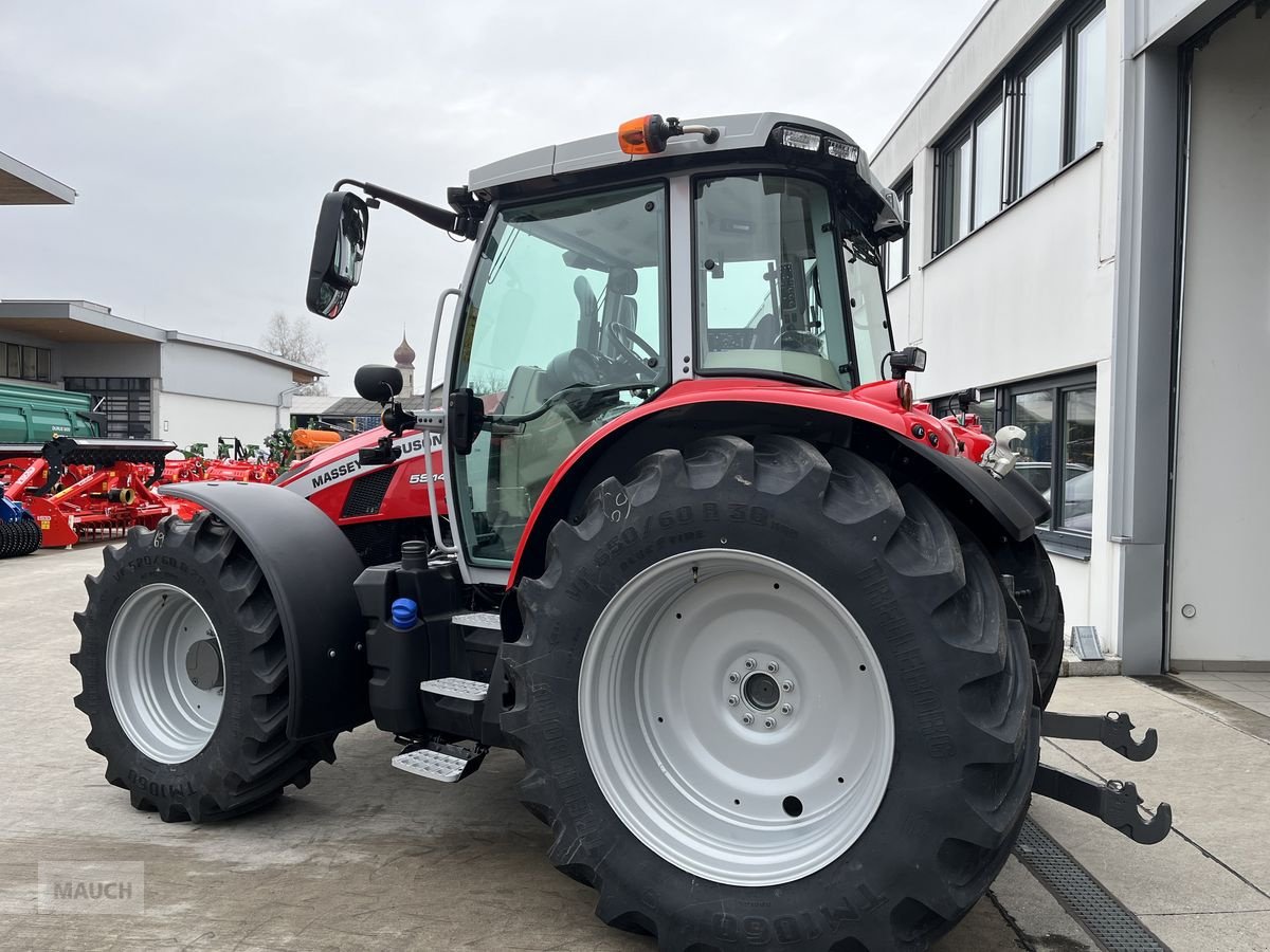 Traktor typu Massey Ferguson MF 5S.145 Dyna-6 Exclusive, Neumaschine w Burgkirchen (Zdjęcie 4)