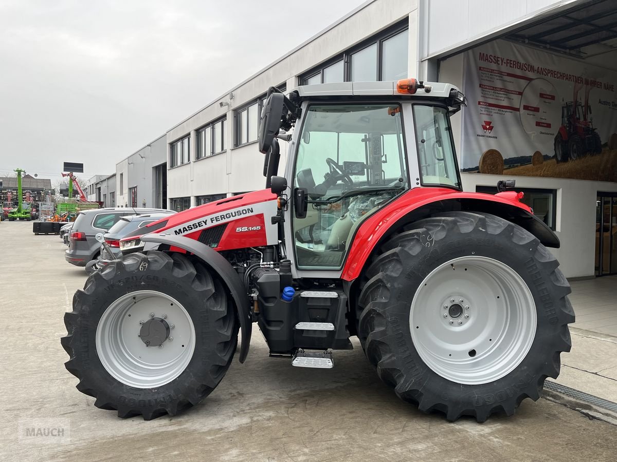 Traktor typu Massey Ferguson MF 5S.145 Dyna-6 Exclusive, Neumaschine w Burgkirchen (Zdjęcie 3)