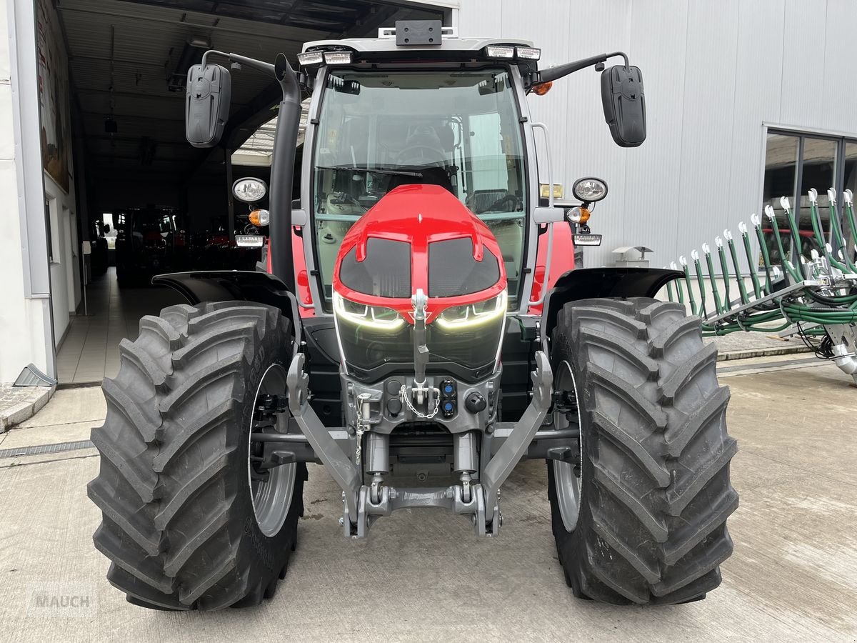 Traktor typu Massey Ferguson MF 5S.145 Dyna-6 Exclusive, Neumaschine w Burgkirchen (Zdjęcie 10)