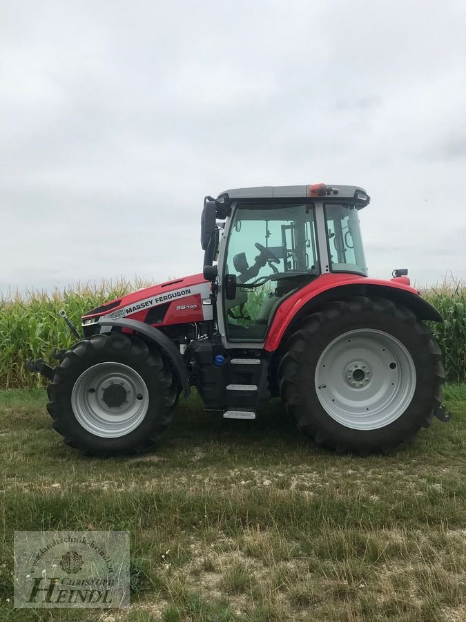 Traktor du type Massey Ferguson MF 5S.145 Dyna-6 Exclusive, Gebrauchtmaschine en Stephanshart (Photo 4)