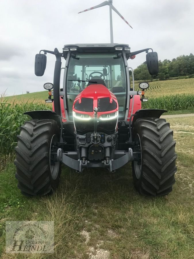 Traktor van het type Massey Ferguson MF 5S.145 Dyna-6 Exclusive, Gebrauchtmaschine in Stephanshart (Foto 9)