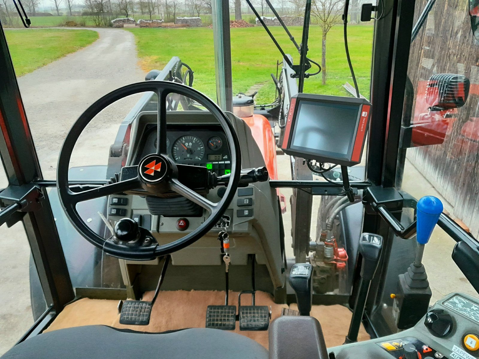 Traktor van het type Massey Ferguson MF 6130, Gebrauchtmaschine in Ipsheim (Foto 3)