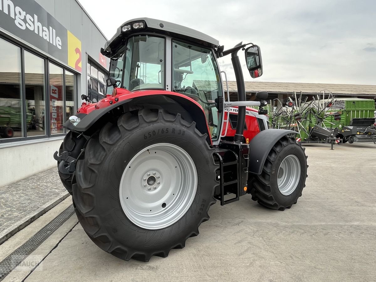 Traktor Türe ait Massey Ferguson MF 6S.135 Dyna-6 Efficient, Neumaschine içinde Burgkirchen (resim 10)