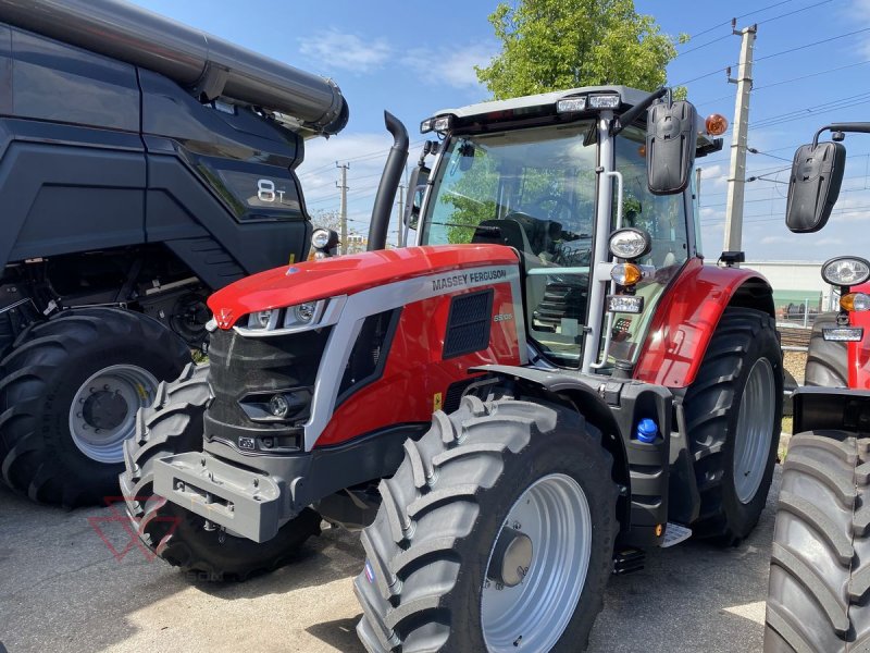 Traktor του τύπου Massey Ferguson MF 6S.135 Dyna-6 Essential, Neumaschine σε Schwechat (Φωτογραφία 1)