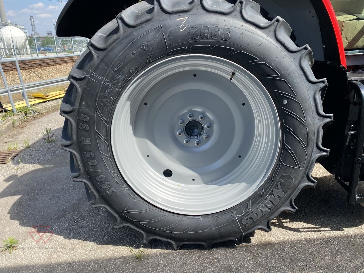 Traktor van het type Massey Ferguson MF 6S.135 Dyna-6 Essential, Neumaschine in Schwechat (Foto 4)