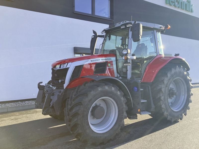 Traktor of the type Massey Ferguson MF 6S.180 DYNA-VT EXCLUSIVE MA, Vorführmaschine in Neumark (Picture 1)