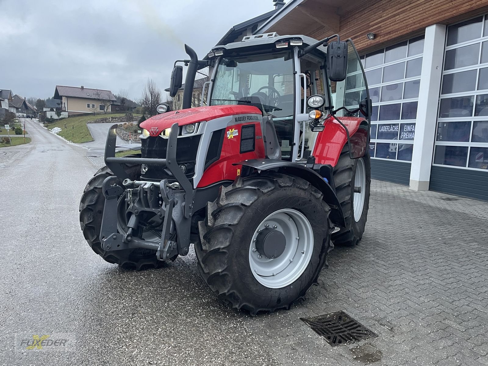 Traktor от тип Massey Ferguson MF 6S.180 Dyna-VT Exclusive, Gebrauchtmaschine в Pattigham (Снимка 3)