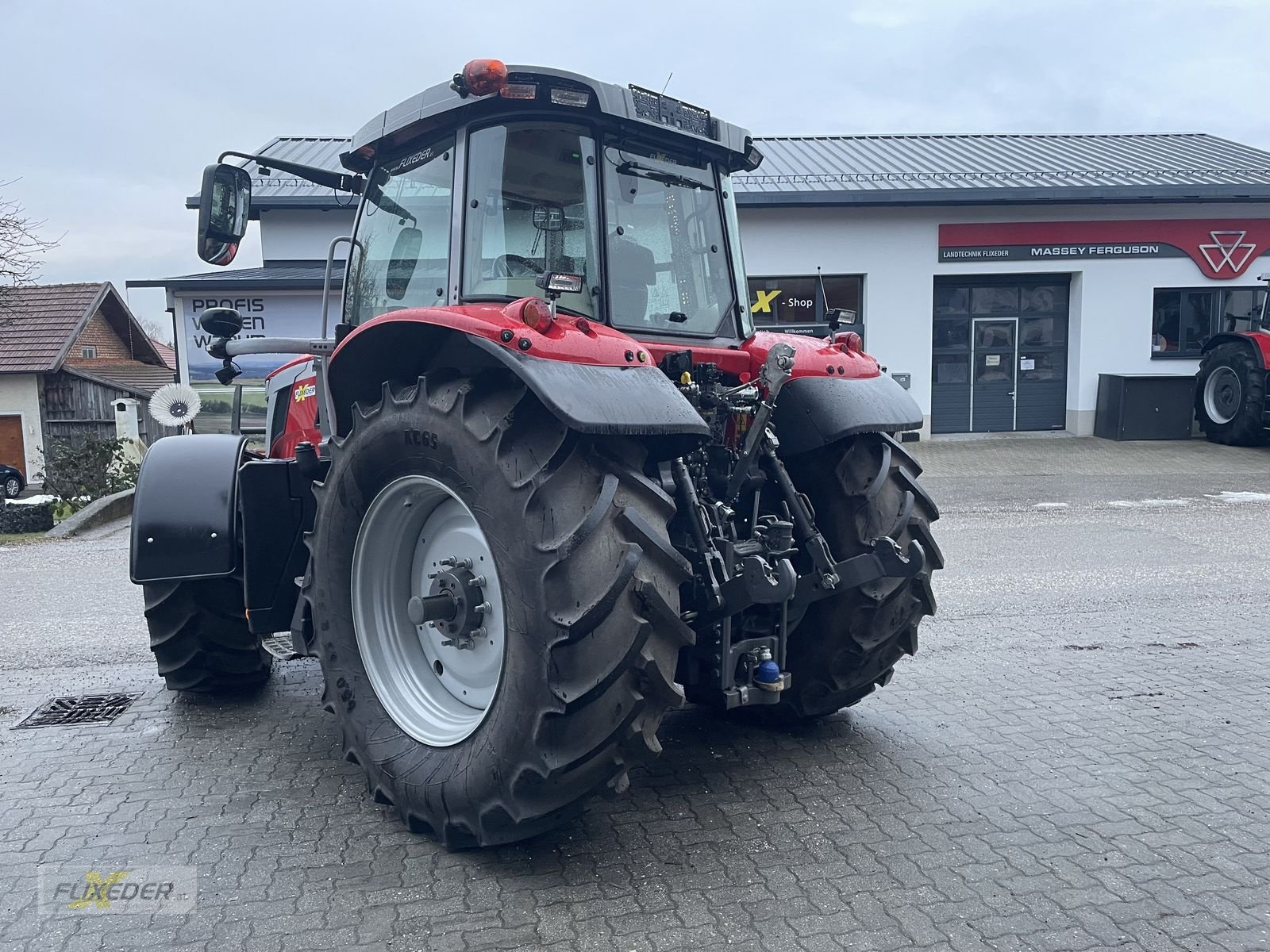 Traktor от тип Massey Ferguson MF 6S.180 Dyna-VT Exclusive, Gebrauchtmaschine в Pattigham (Снимка 4)