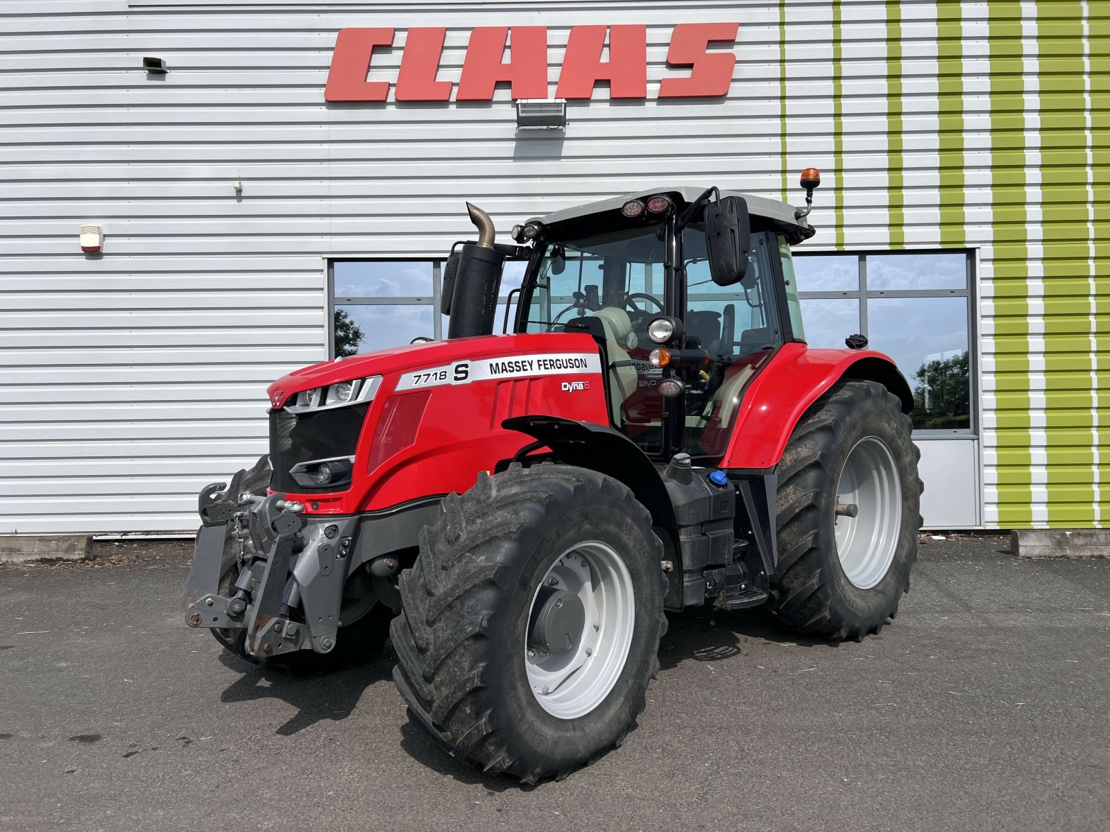 Traktor типа Massey Ferguson MF 7718S EFFICENT, Gebrauchtmaschine в Gannat (Фотография 8)