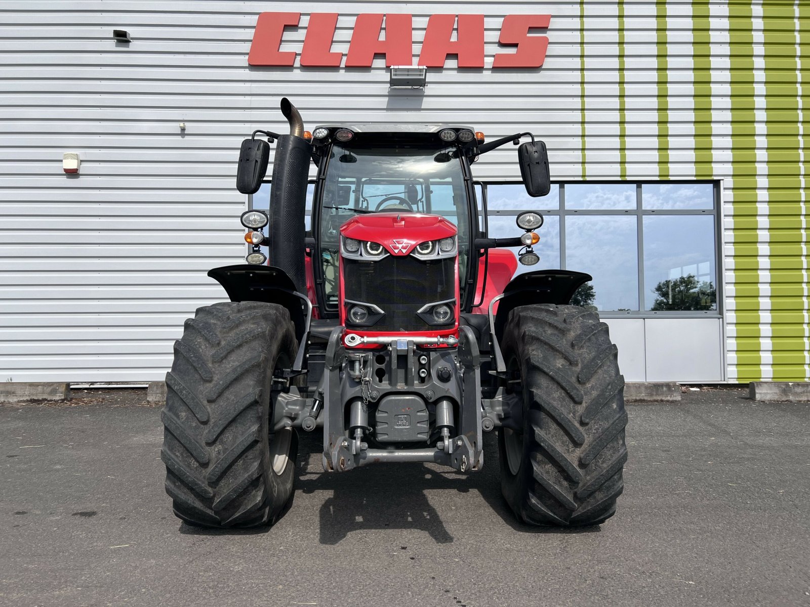 Traktor of the type Massey Ferguson MF 7718S EFFICENT, Gebrauchtmaschine in Gannat (Picture 9)