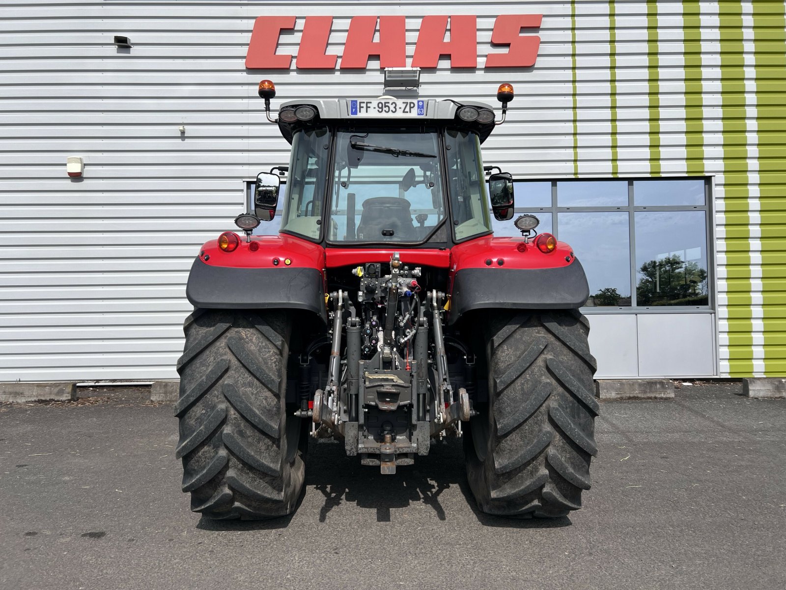 Traktor of the type Massey Ferguson MF 7718S EFFICENT, Gebrauchtmaschine in Gannat (Picture 4)