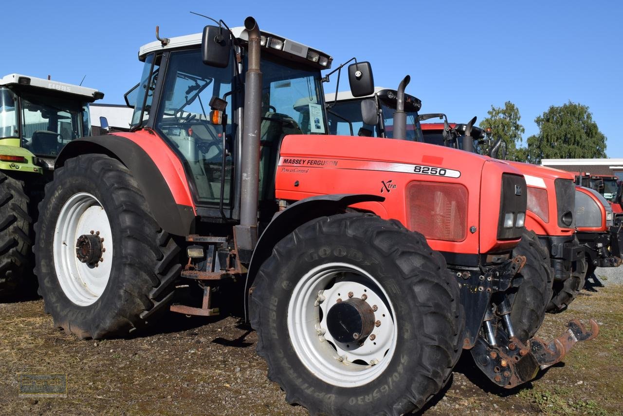 Traktor του τύπου Massey Ferguson MF 8250, Gebrauchtmaschine σε Oyten (Φωτογραφία 1)