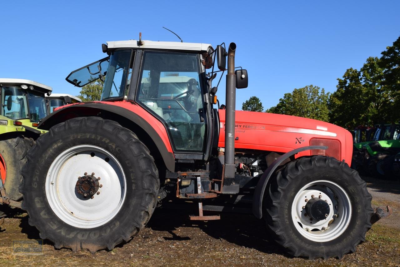 Traktor des Typs Massey Ferguson MF 8250, Gebrauchtmaschine in Oyten (Bild 2)