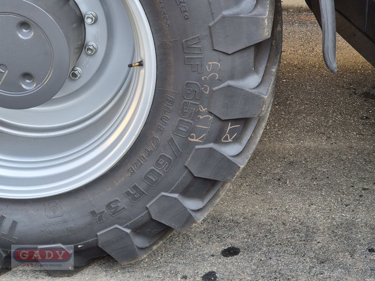 Traktor of the type Massey Ferguson MF 8740 S Exclusive (Stage V), Vorführmaschine in Lebring (Picture 14)