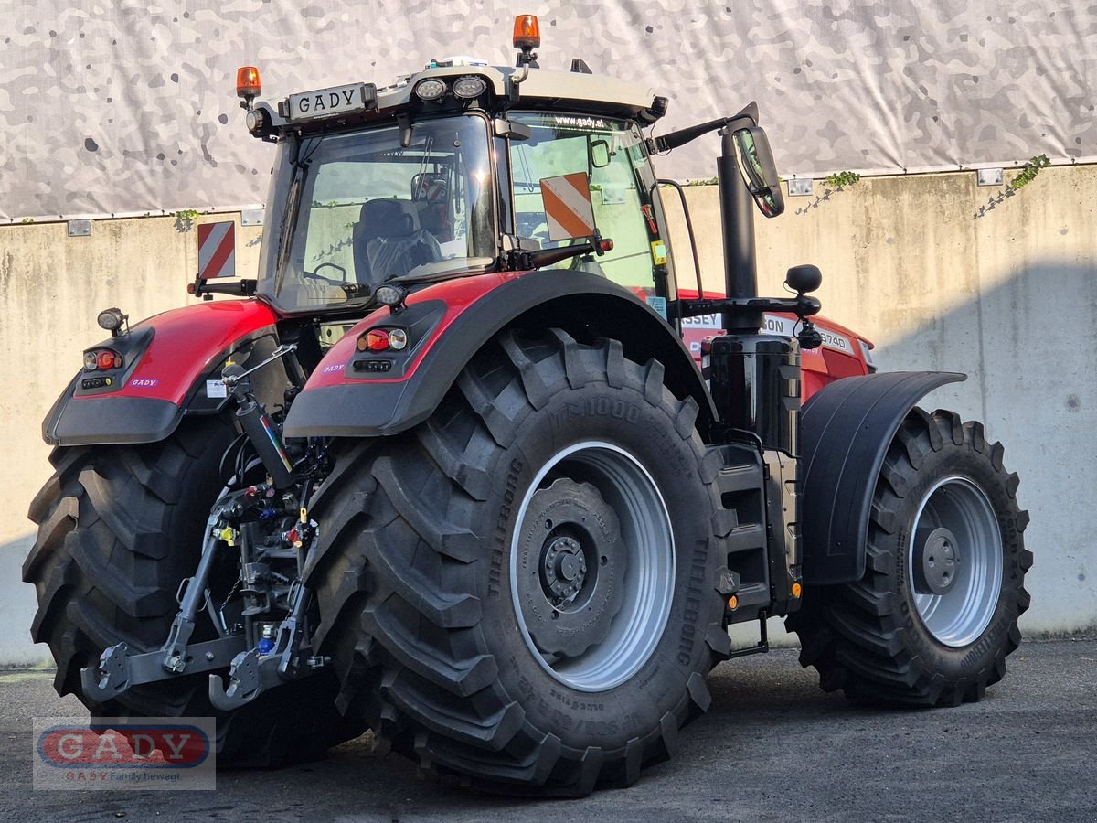 Traktor of the type Massey Ferguson MF 8740 S Exclusive (Stage V), Vorführmaschine in Lebring (Picture 2)