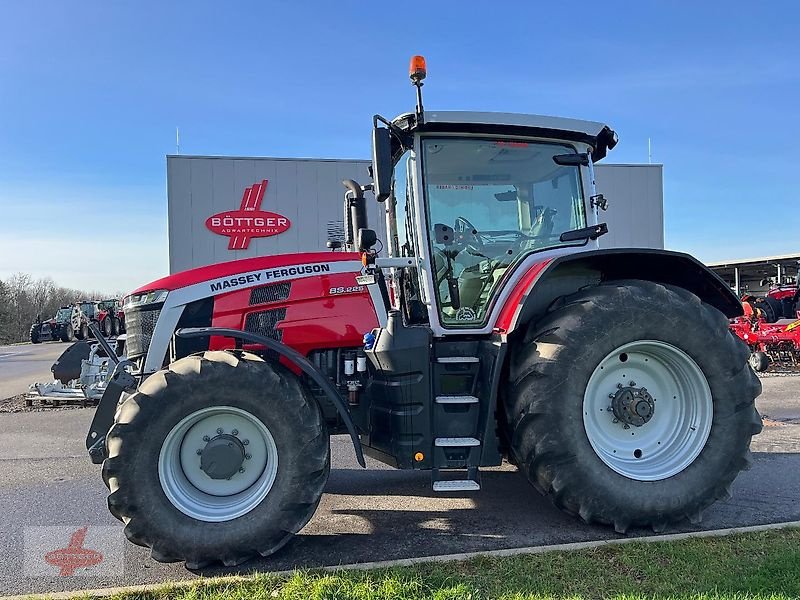 Traktor типа Massey Ferguson MF 8S225 Exclusive-Ausstattung, Gebrauchtmaschine в Oederan (Фотография 2)