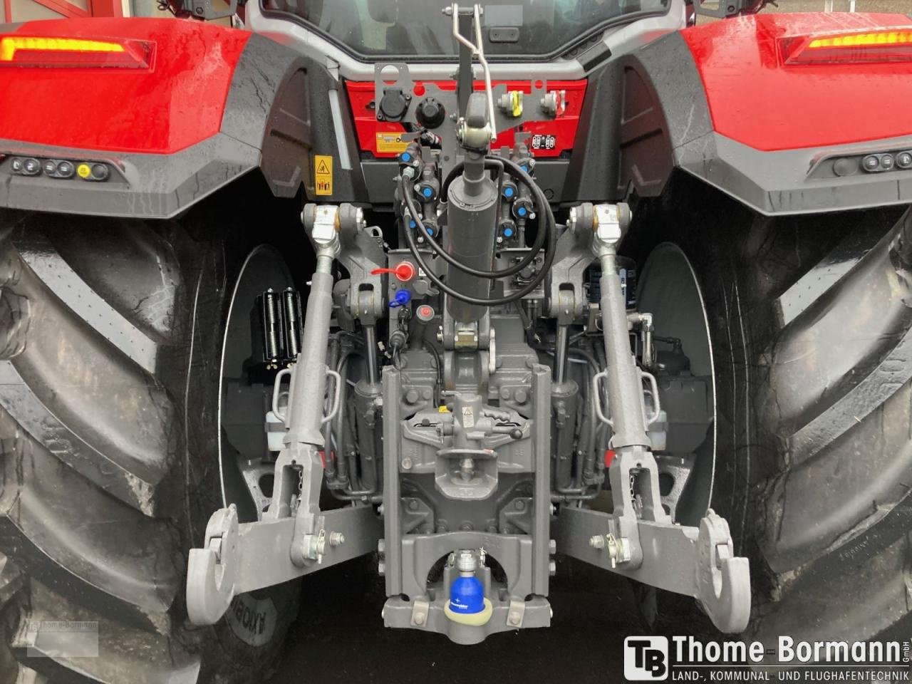 Traktor от тип Massey Ferguson MF 8S.245 Dyna-VT, Gebrauchtmaschine в Prüm (Снимка 9)