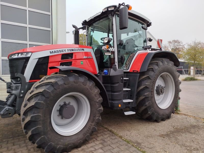 Traktor of the type Massey Ferguson MF 8S.305 DYNA-VT EXCLUSIVE MA, Gebrauchtmaschine in Sulzbach Rosenberg (Picture 1)