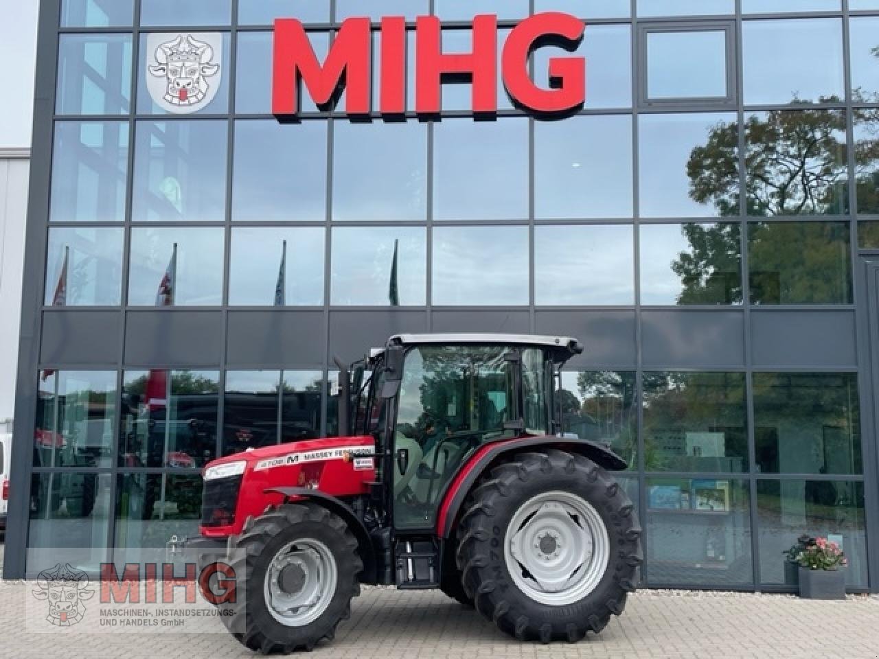 Traktor des Typs Massey Ferguson MF4708ES-402, Gebrauchtmaschine in Dummerstorf OT Petschow (Bild 2)