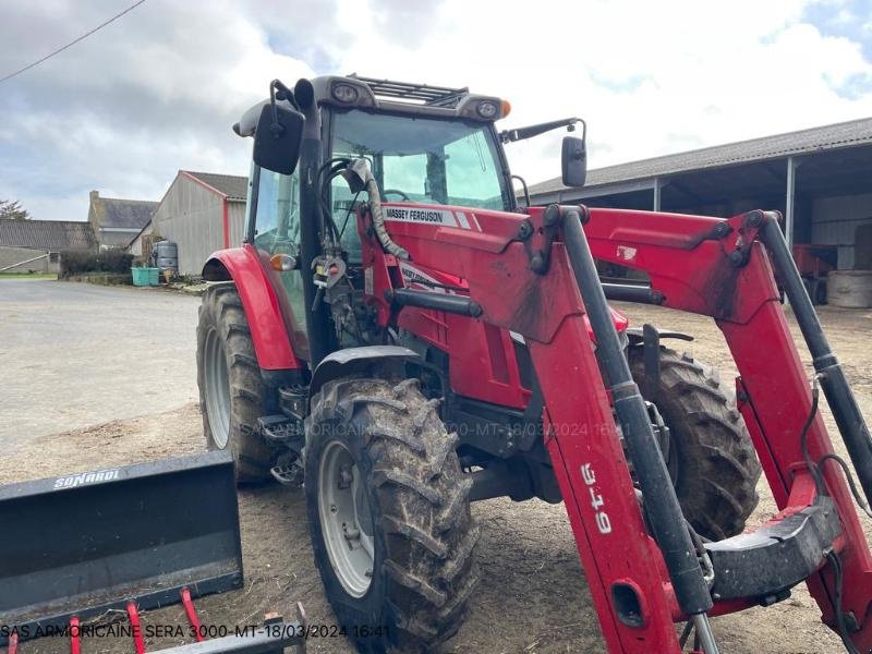 Traktor типа Massey Ferguson MF5610, Gebrauchtmaschine в LANDIVISIAU (Фотография 2)