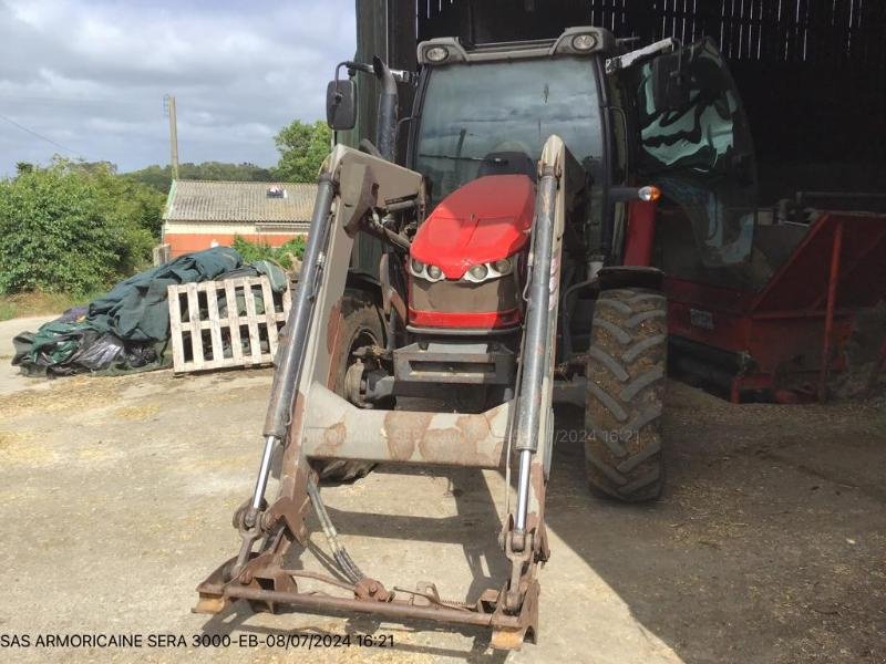 Traktor des Typs Massey Ferguson MF5610, Gebrauchtmaschine in LANDIVISIAU (Bild 3)