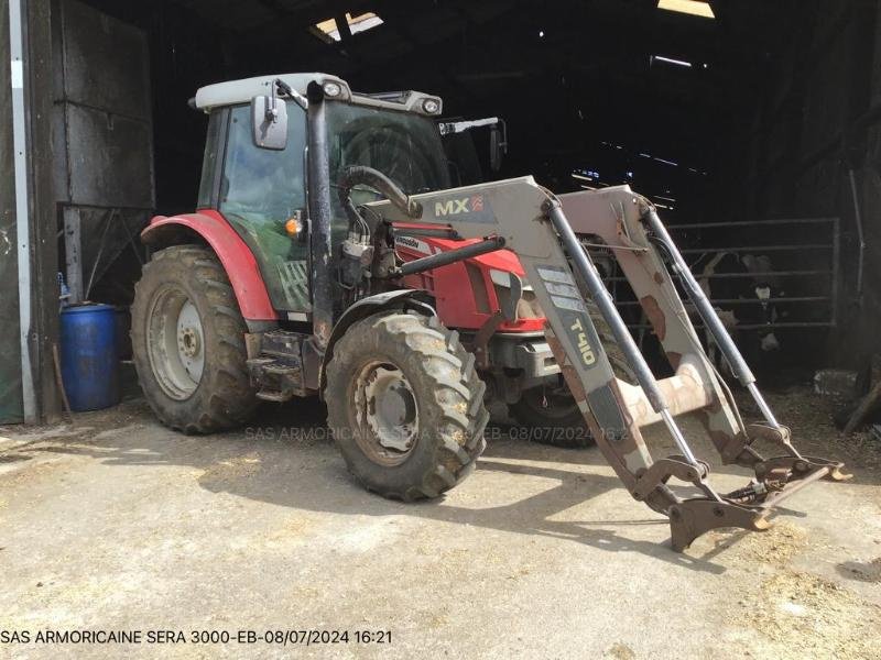 Traktor Türe ait Massey Ferguson MF5610, Gebrauchtmaschine içinde LANDIVISIAU (resim 1)