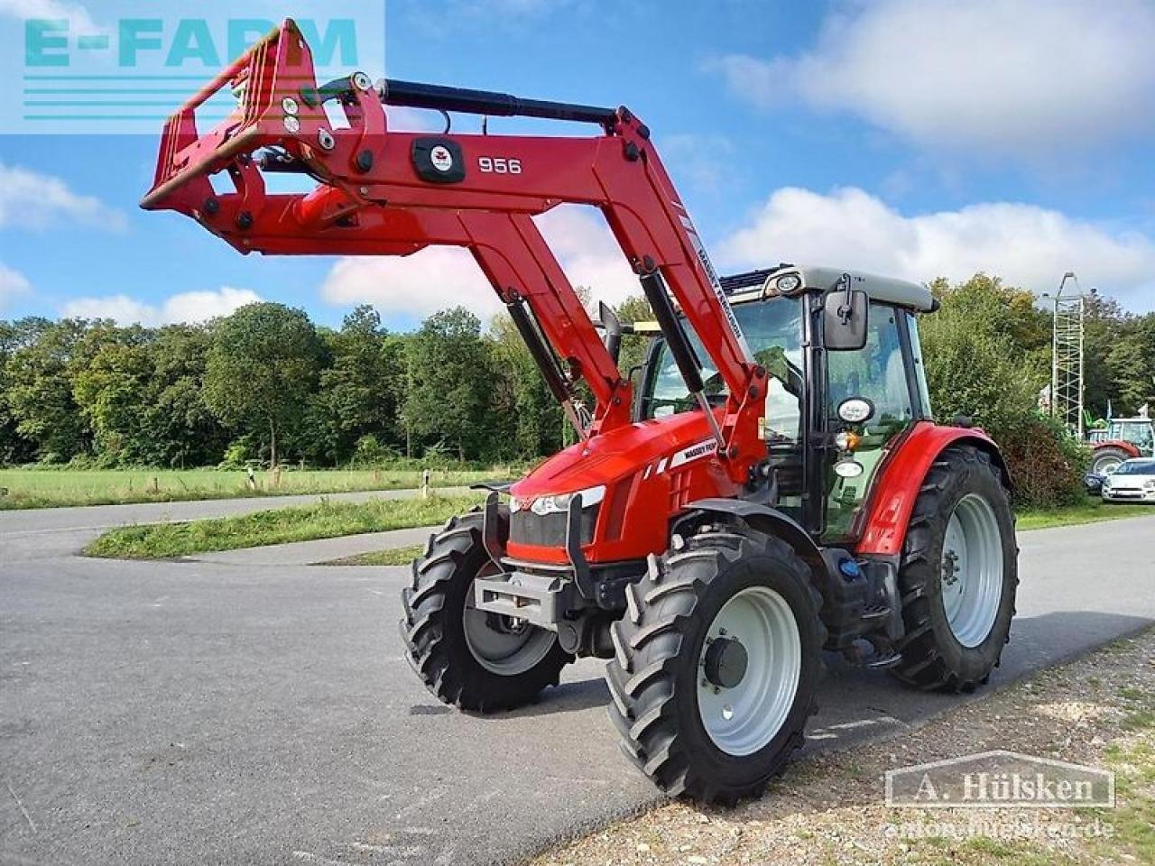 Traktor of the type Massey Ferguson mf5611dyna4, Gebrauchtmaschine in ROSENDAHL (Picture 1)