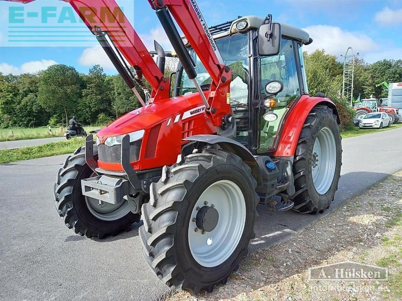 Traktor of the type Massey Ferguson mf5611dyna4, Gebrauchtmaschine in ROSENDAHL (Picture 2)