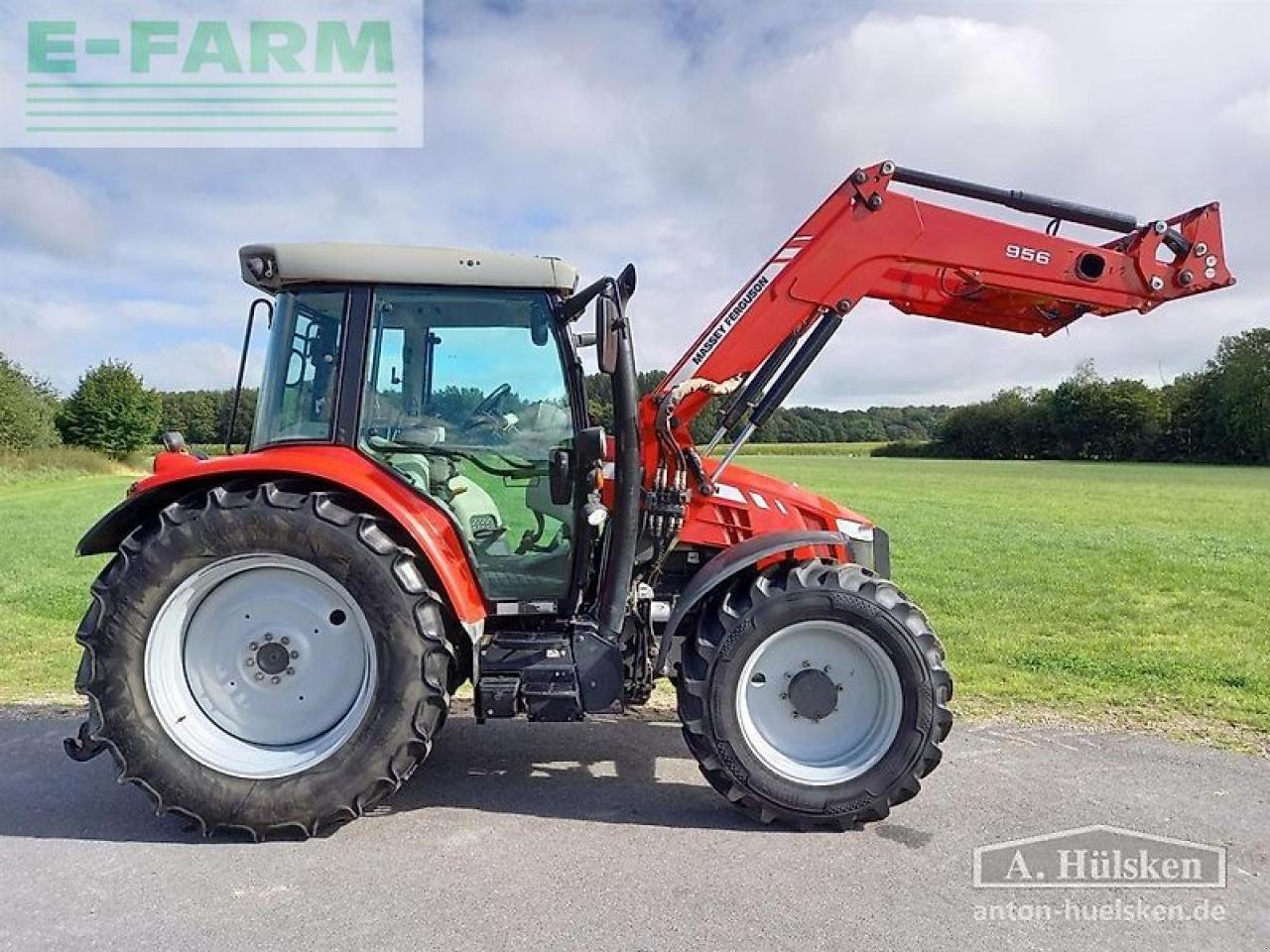 Traktor of the type Massey Ferguson mf5611dyna4, Gebrauchtmaschine in ROSENDAHL (Picture 5)