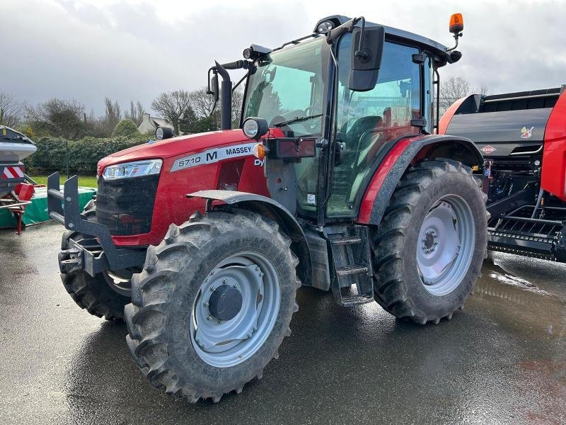 Traktor des Typs Massey Ferguson MF5710M Cab, Gebrauchtmaschine in BRIEC (Bild 1)