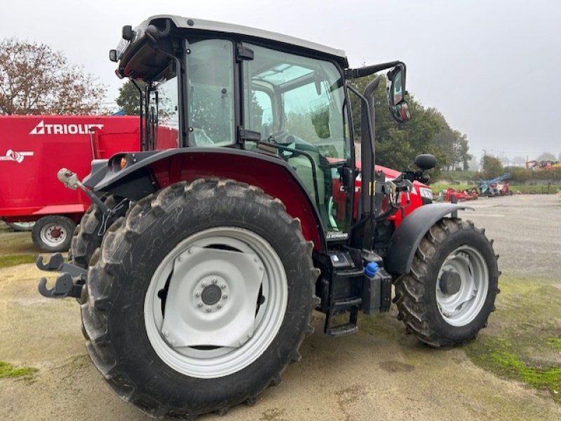 Traktor van het type Massey Ferguson MF5710M Cab, Gebrauchtmaschine in JOSSELIN (Foto 3)