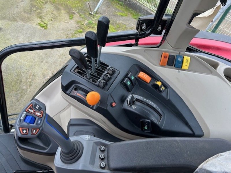 Traktor van het type Massey Ferguson MF5710M Cab, Gebrauchtmaschine in JOSSELIN (Foto 6)