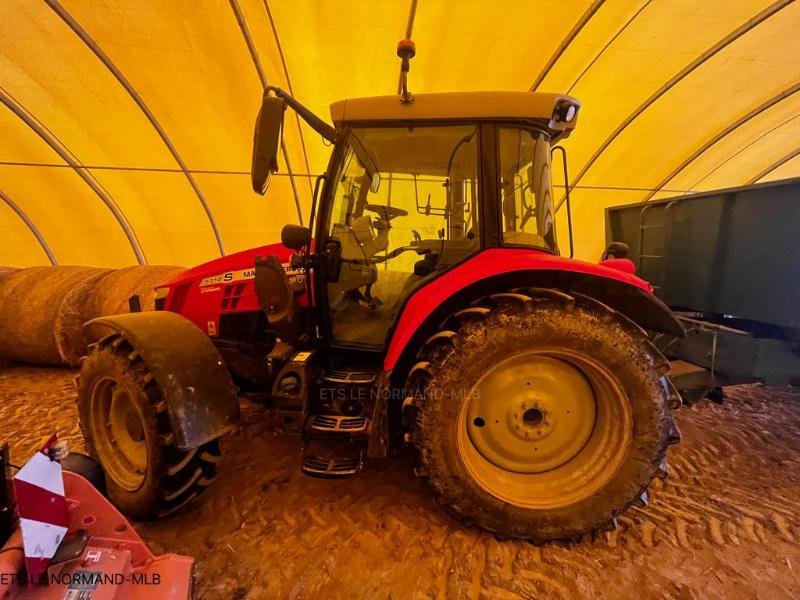 Traktor of the type Massey Ferguson MF5712S, Gebrauchtmaschine in JOSSELIN (Picture 2)