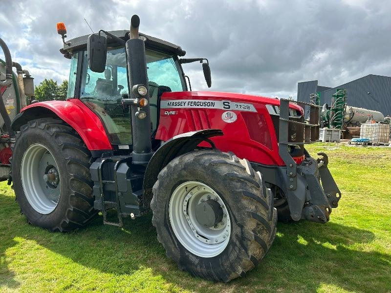 Traktor типа Massey Ferguson MF7722S, Gebrauchtmaschine в LANDIVISIAU (Фотография 2)