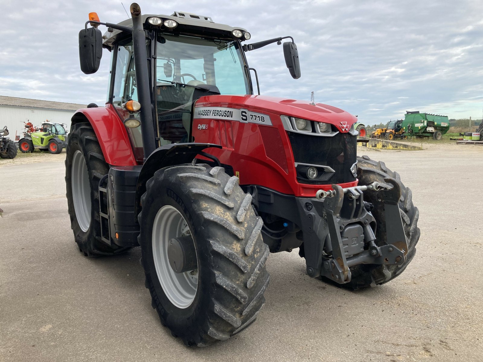 Traktor typu Massey Ferguson TRACTEUR 7718 S EFFICIENT, Gebrauchtmaschine w VAROIS & CHAIGNOT (Zdjęcie 2)