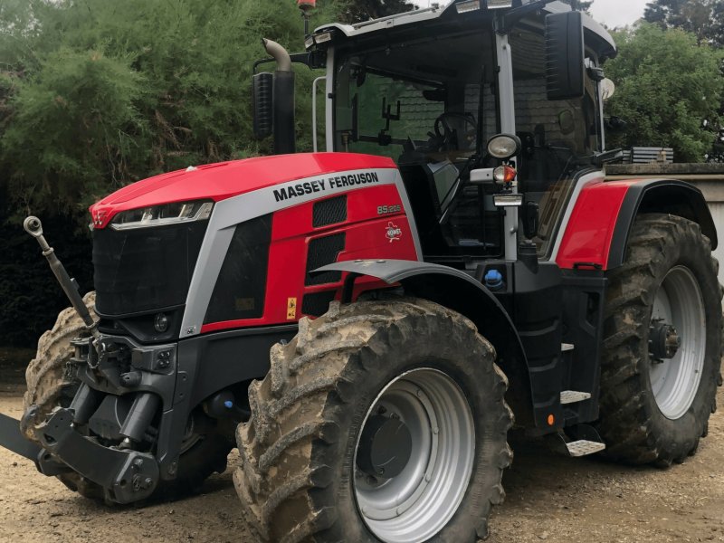 Traktor Türe ait Massey Ferguson TRACTEUR 8S205, Gebrauchtmaschine içinde ST CLEMENT DE LA PLACE (resim 1)