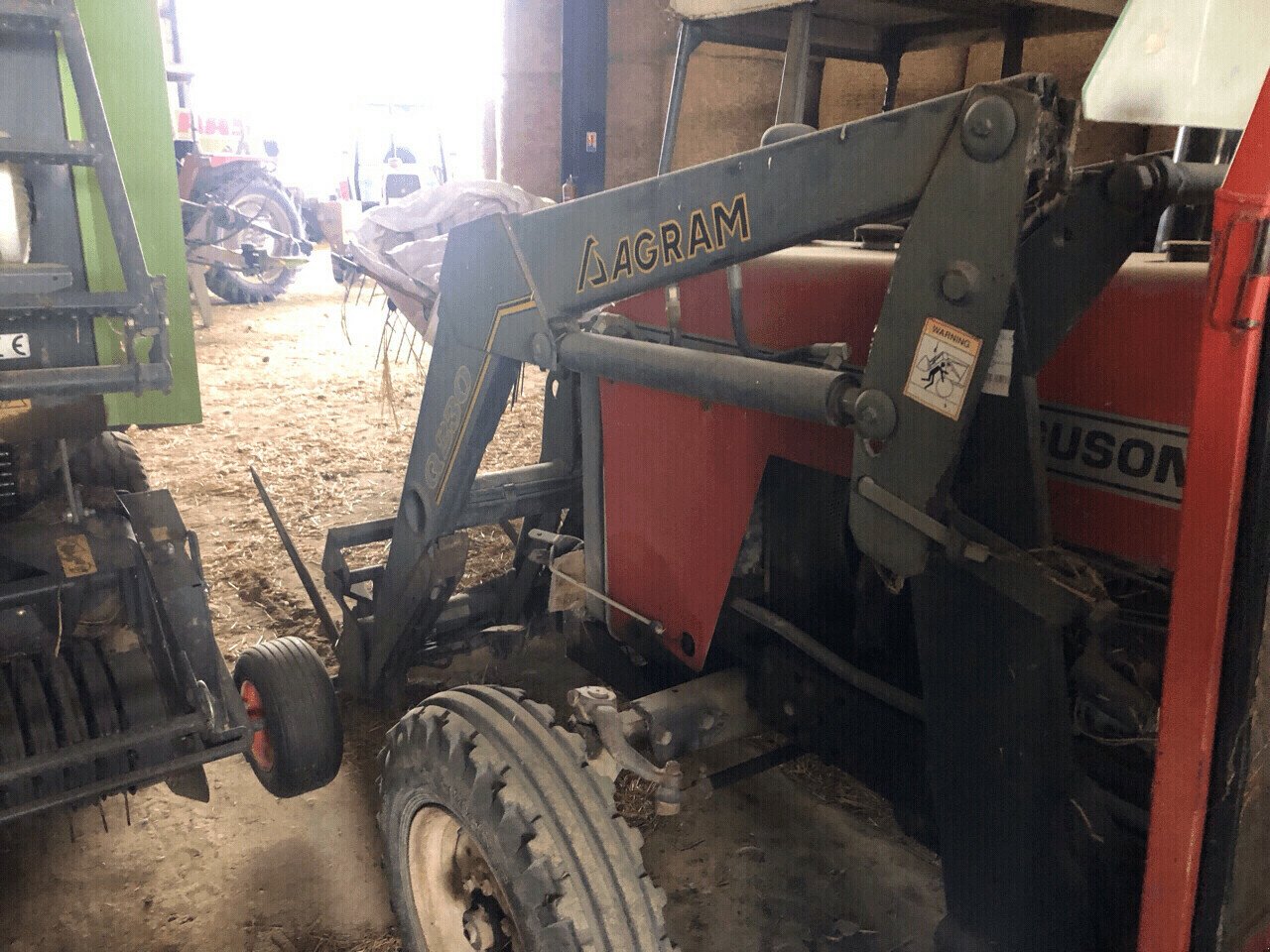 Traktor du type Massey Ferguson TRACTEUR MASSEY FERGUSON 290, Gebrauchtmaschine en SAINT ANDIOL (Photo 3)