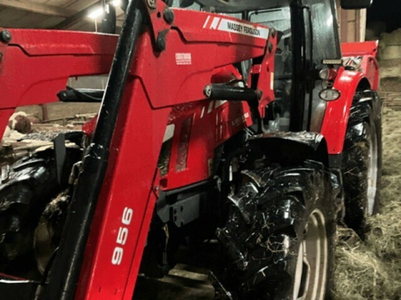 Traktor van het type Massey Ferguson TRACTEUR MASSEY FERGUSON 5613, Gebrauchtmaschine in Hauteroche (Foto 1)