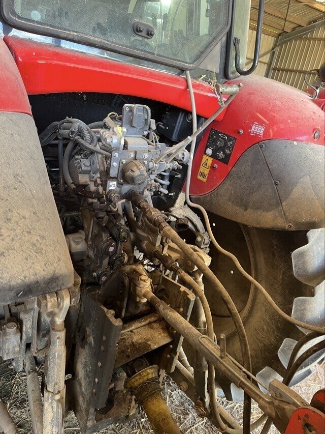 Traktor of the type Massey Ferguson TRACTEUR MF 6713 S, Gebrauchtmaschine in PONTIVY (Picture 3)