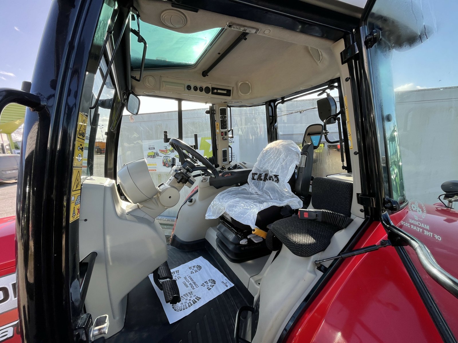 Traktor типа Massey Ferguson TRACTEUR MF 6713 S, Gebrauchtmaschine в PONTIVY (Фотография 4)