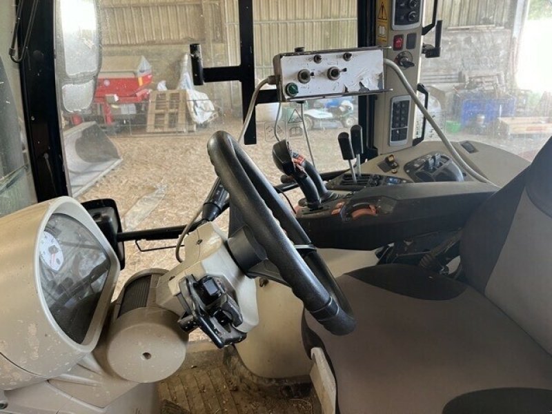 Traktor of the type Massey Ferguson TRACTEUR MF 6713 S, Gebrauchtmaschine in PONTIVY (Picture 4)