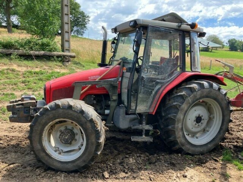 Traktor van het type Massey Ferguson TRACTEUR, Gebrauchtmaschine in Feurs (Foto 1)